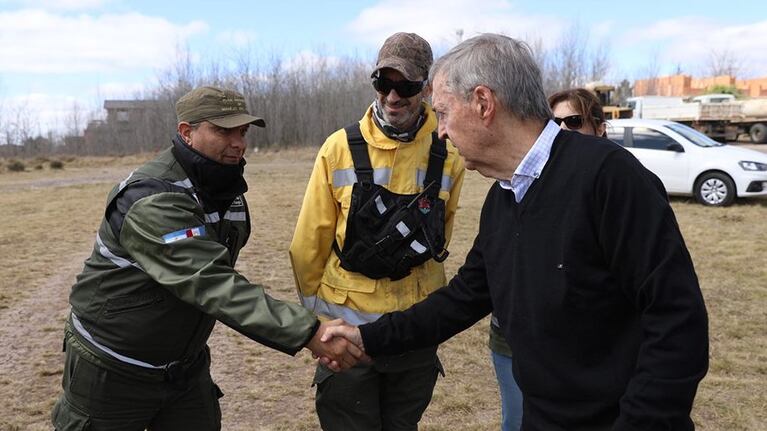 El mandatario visitó la zona afectada por los incendios y habló de los temores por robos.