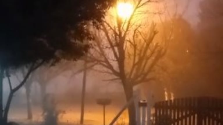 El manto de niebla complicó la visibilidad.