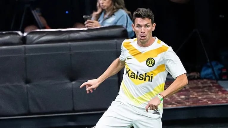 El martirio del futbolista argentino detenido en Miami: celda repleta y “comida para animales”