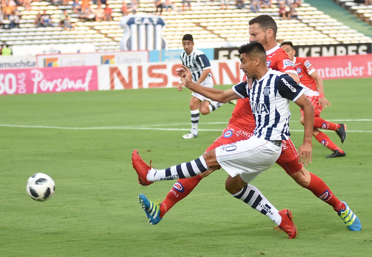 El Matador fue más que su rival y pelea bien arriba. Foto: Lucio Casalla / ElDoce.tv