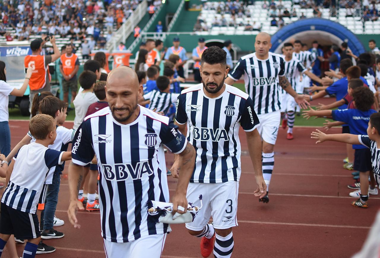 El Matador fue más que su rival y pelea bien arriba. Foto: Lucio Casalla / ElDoce.tv