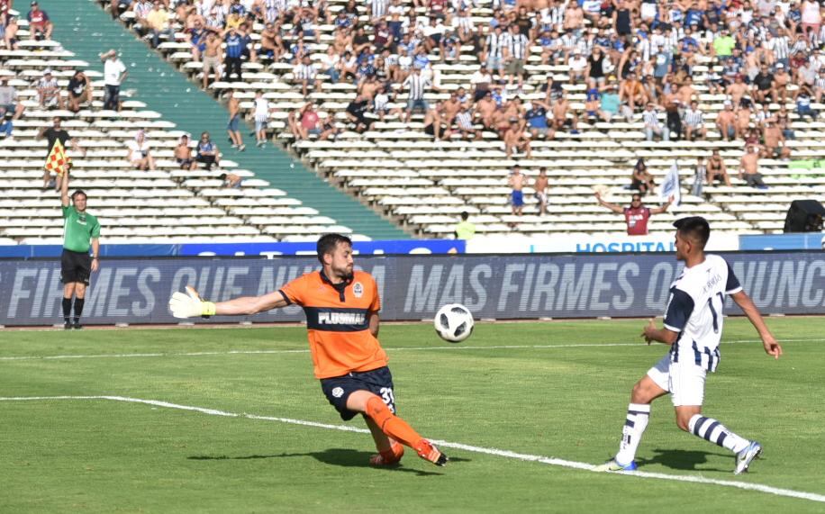 El Matador hizo un partidazo y volvió a sonreír en la Superliga. Foto: Lucio Casalla / ElDoce.tv