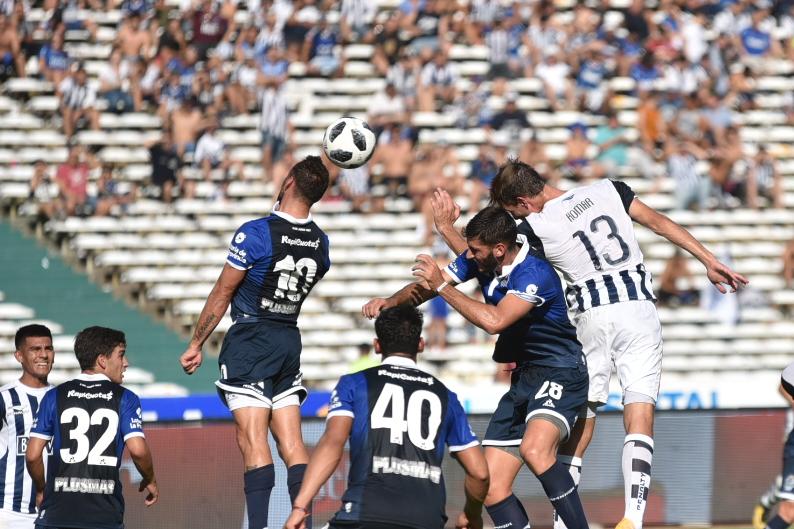 El Matador hizo un partidazo y volvió a sonreír en la Superliga. Foto: Lucio Casalla / ElDoce.tv