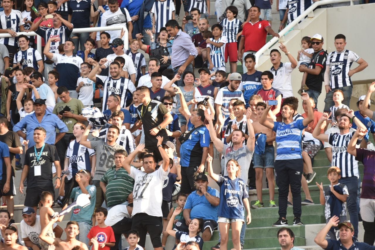 El Matador hizo un partidazo y volvió a sonreír en la Superliga. Foto: Lucio Casalla / ElDoce.tv