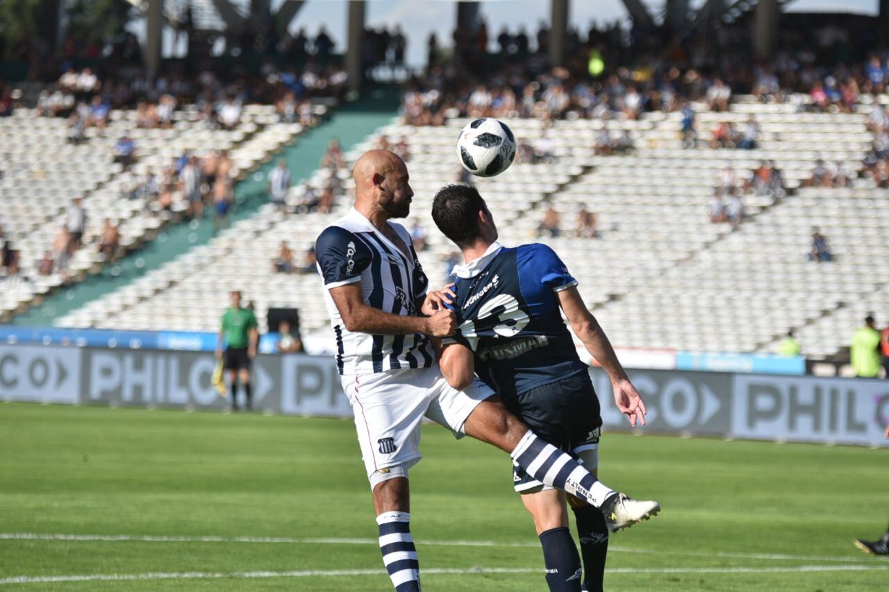 El Matador hizo un partidazo y volvió a sonreír en la Superliga. Foto: Lucio Casalla / ElDoce.tv