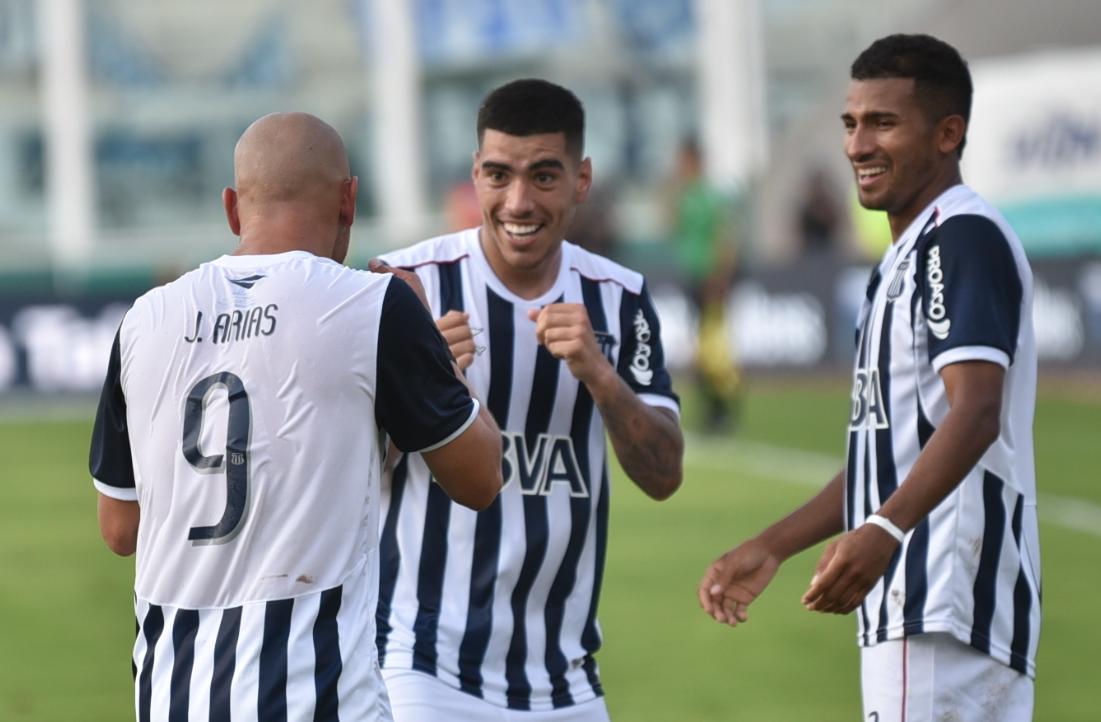 El Matador hizo un partidazo y volvió a sonreír en la Superliga. Foto: Lucio Casalla / ElDoce.tv