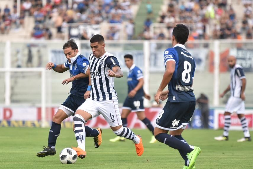 El Matador hizo un partidazo y volvió a sonreír en la Superliga. Foto: Lucio Casalla / ElDoce.tv