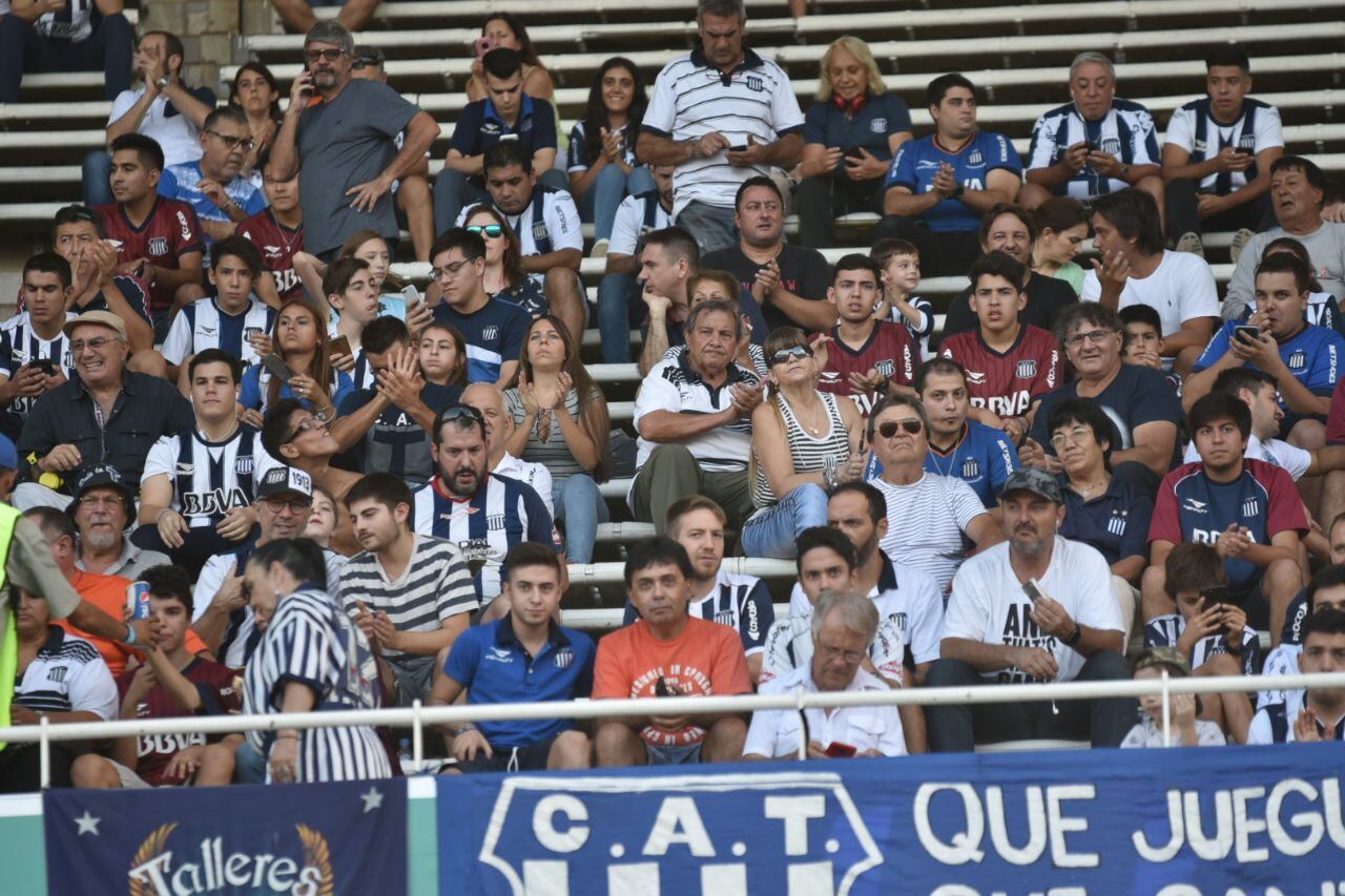 El Matador hizo un partidazo y volvió a sonreír en la Superliga. Foto: Lucio Casalla / ElDoce.tv