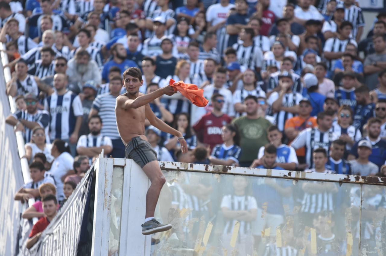 El Matador hizo un partidazo y volvió a sonreír en la Superliga. Foto: Lucio Casalla / ElDoce.tv