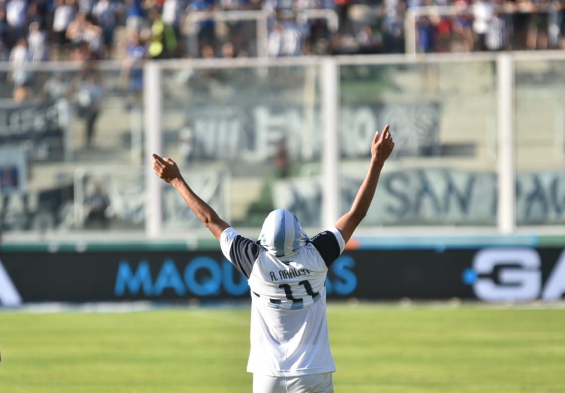 El Matador hizo un partidazo y volvió a sonreír en la Superliga. Foto: Lucio Casalla / ElDoce.tv