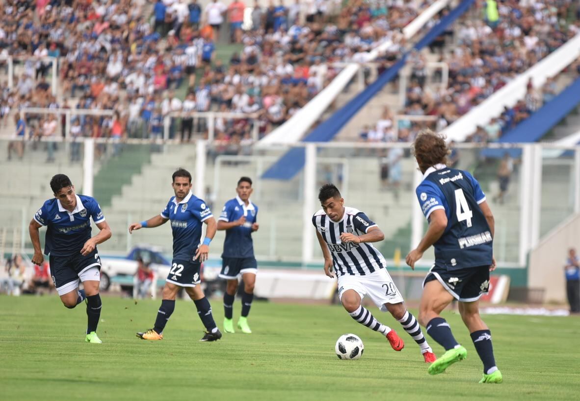 El Matador hizo un partidazo y volvió a sonreír en la Superliga. Foto: Lucio Casalla / ElDoce.tv