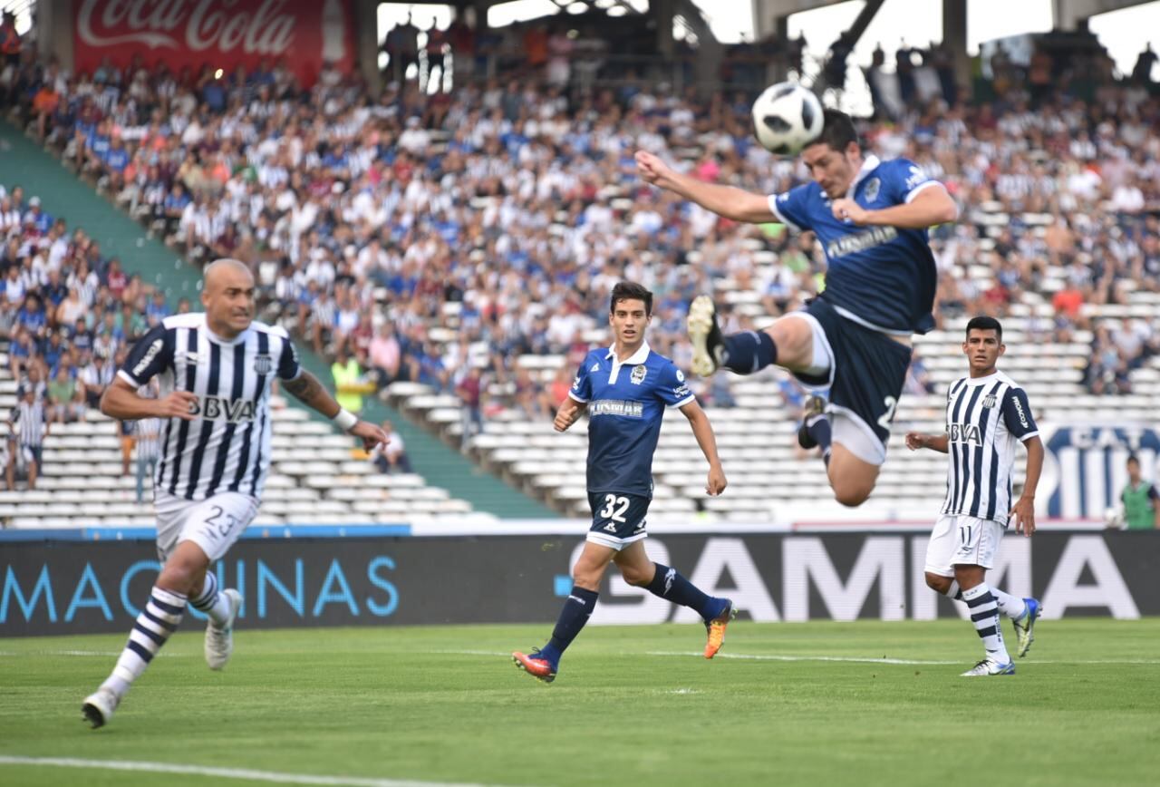 El Matador hizo un partidazo y volvió a sonreír en la Superliga. Foto: Lucio Casalla / ElDoce.tv