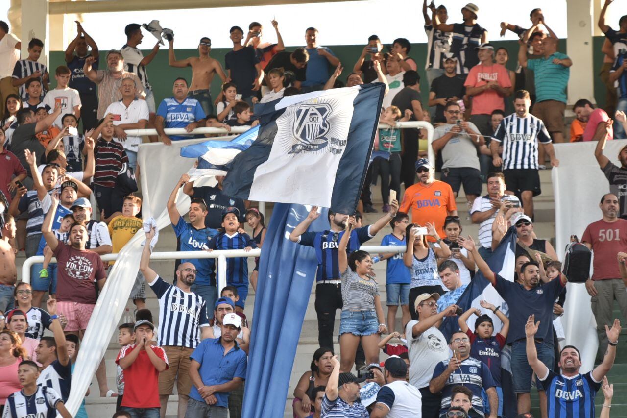 El Matador hizo un partidazo y volvió a sonreír en la Superliga. Foto: Lucio Casalla / ElDoce.tv