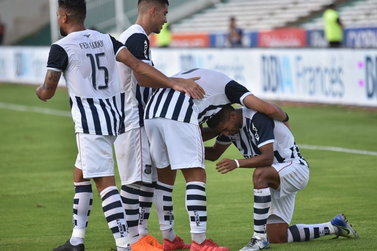 El Matador hizo un partidazo y volvió a sonreír en la Superliga. Foto: Lucio Casalla / ElDoce.tv