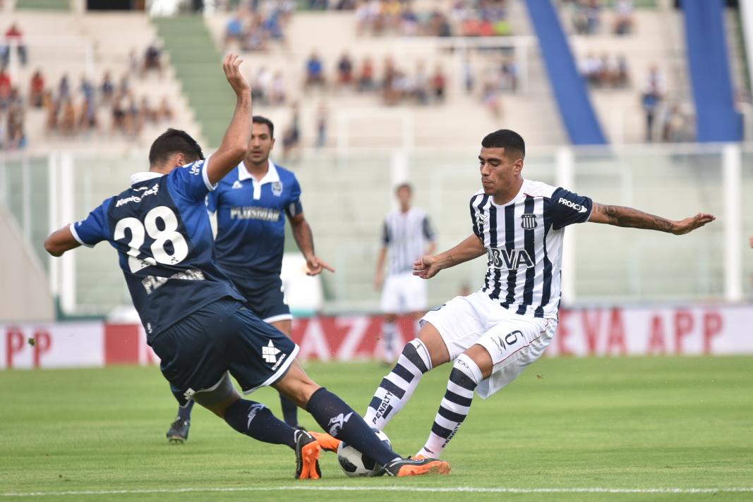 El Matador hizo un partidazo y volvió a sonreír en la Superliga. Foto: Lucio Casalla / ElDoce.tv