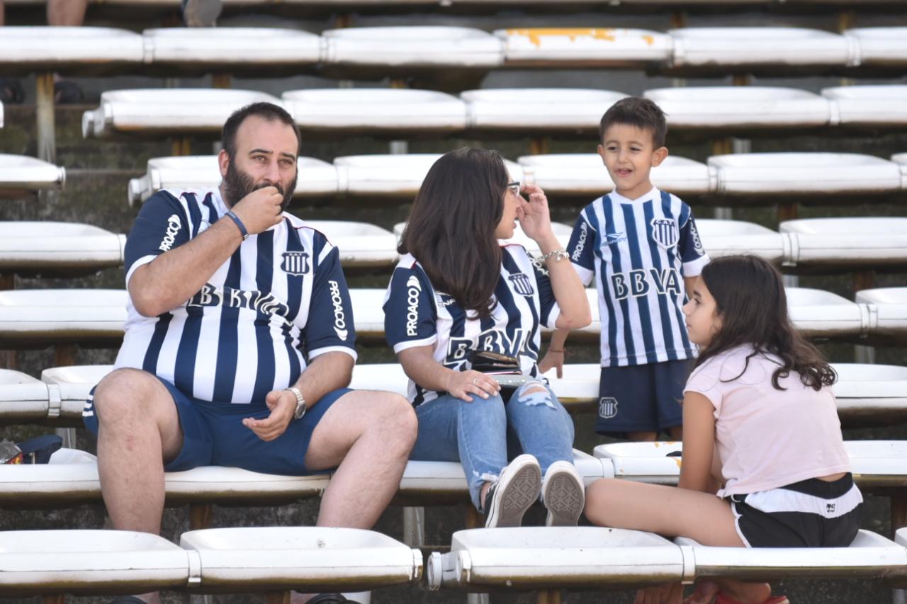 El Matador hizo un partidazo y volvió a sonreír en la Superliga. Foto: Lucio Casalla / ElDoce.tv