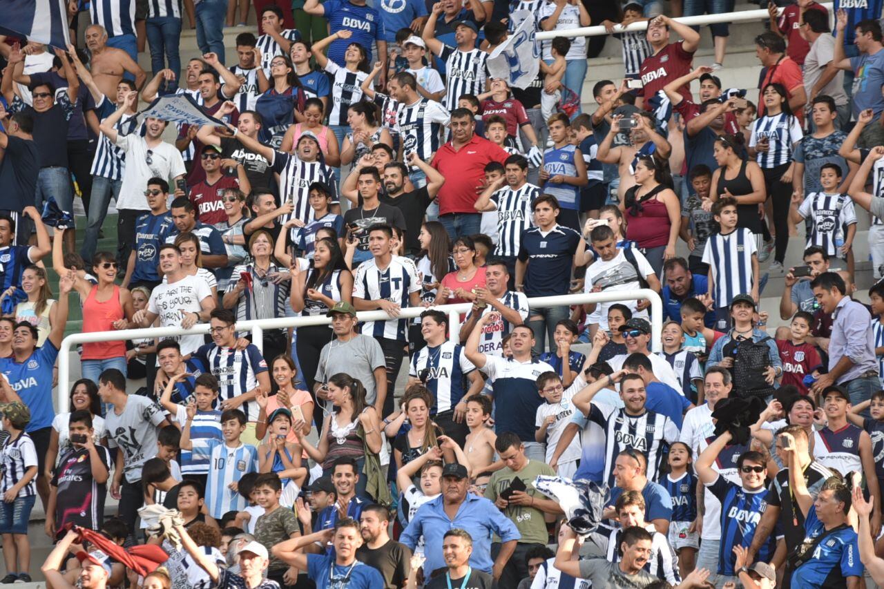 El Matador hizo un partidazo y volvió a sonreír en la Superliga. Foto: Lucio Casalla / ElDoce.tv