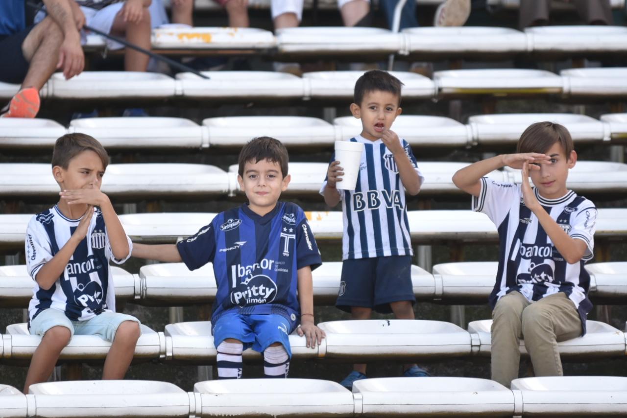 El Matador hizo un partidazo y volvió a sonreír en la Superliga. Foto: Lucio Casalla / ElDoce.tv