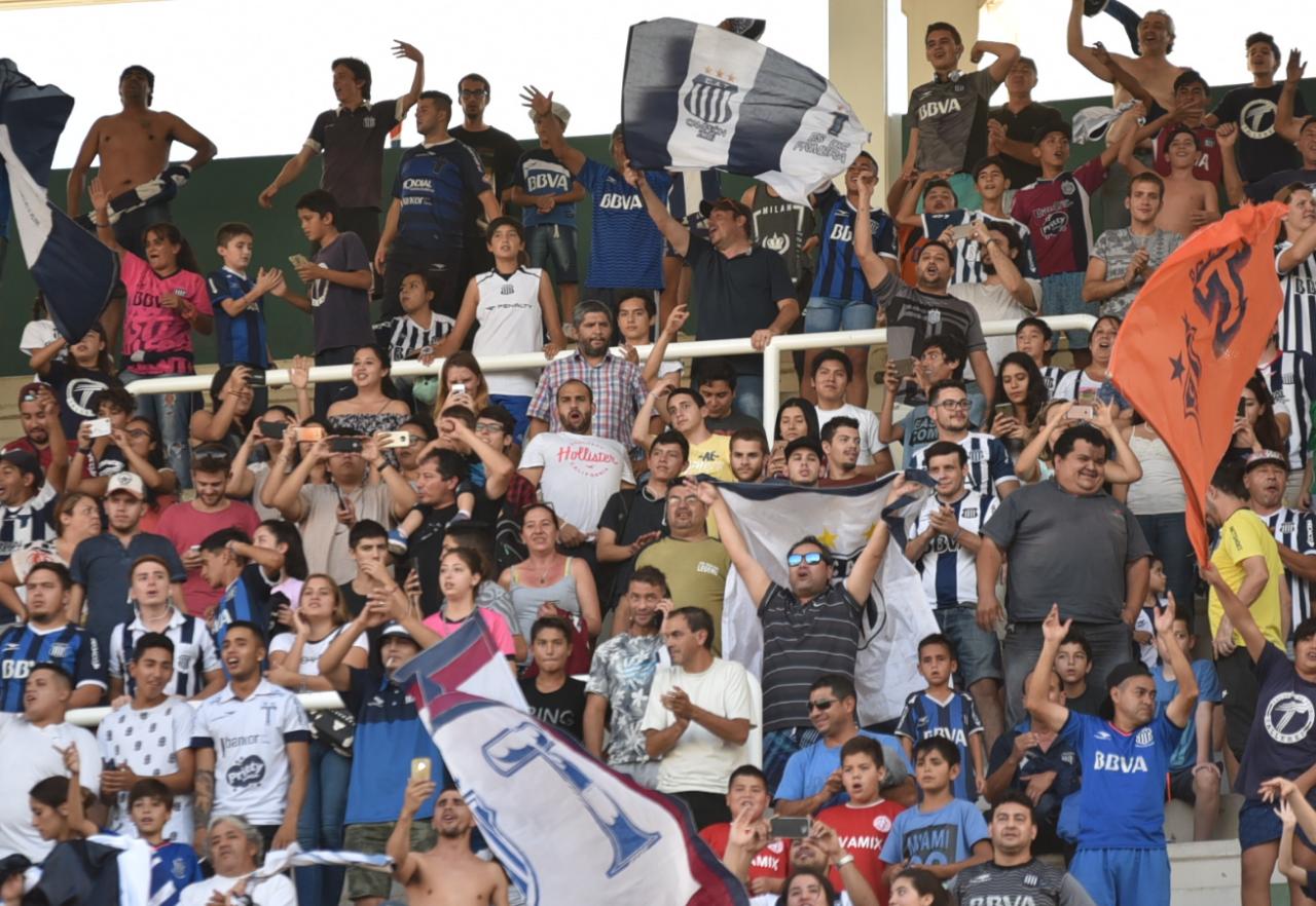 El Matador hizo un partidazo y volvió a sonreír en la Superliga. Foto: Lucio Casalla / ElDoce.tv