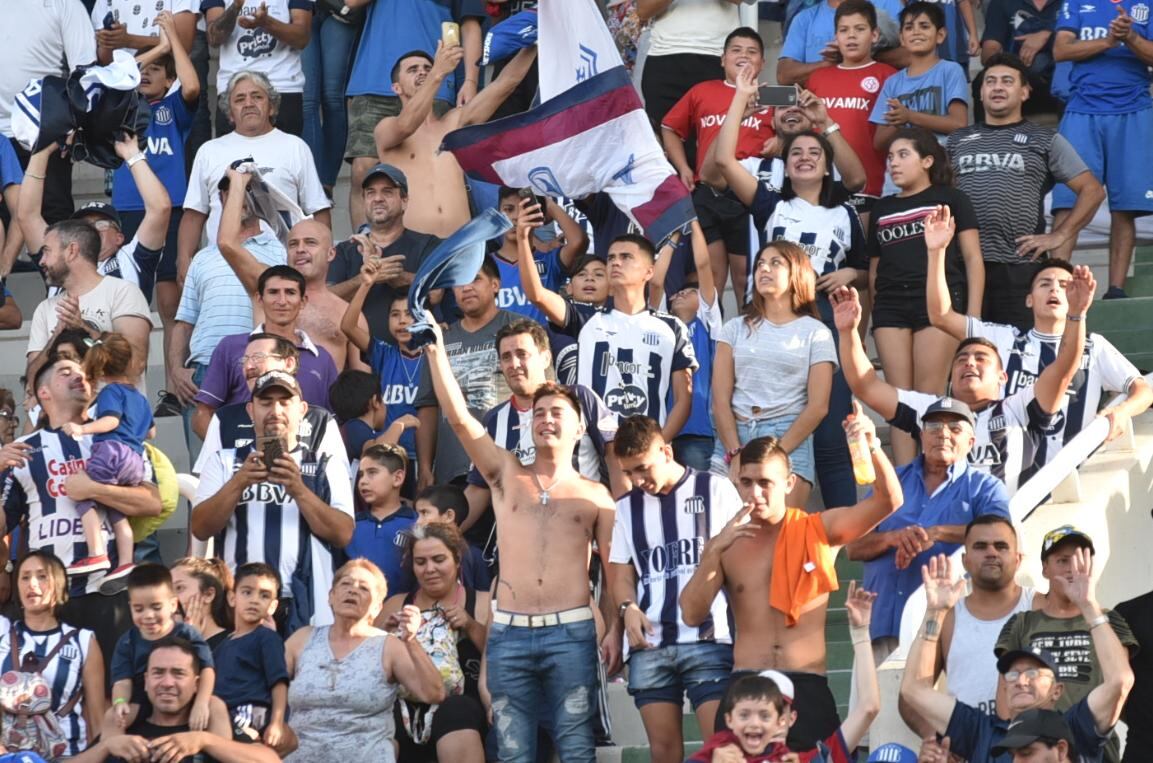 El Matador hizo un partidazo y volvió a sonreír en la Superliga. Foto: Lucio Casalla / ElDoce.tv