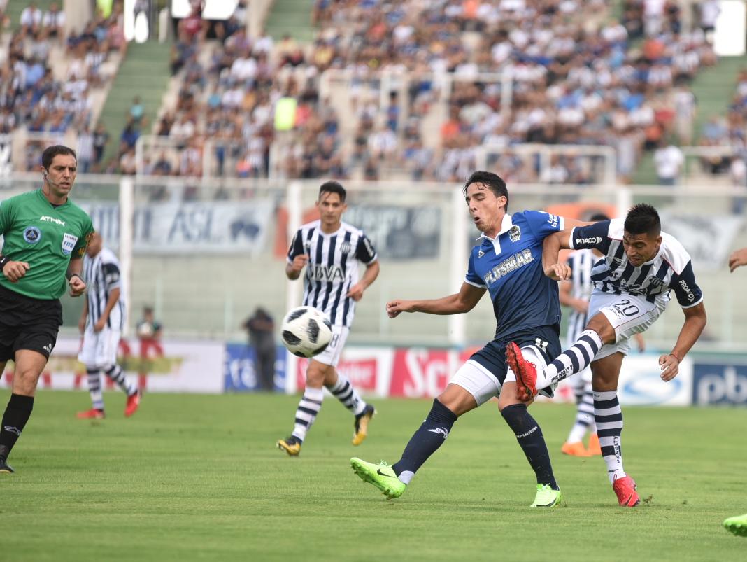 El Matador hizo un partidazo y volvió a sonreír en la Superliga. Foto: Lucio Casalla / ElDoce.tv