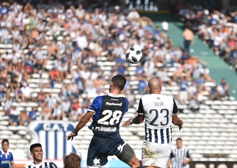 El Matador hizo un partidazo y volvió a sonreír en la Superliga. Foto: Lucio Casalla / ElDoce.tv