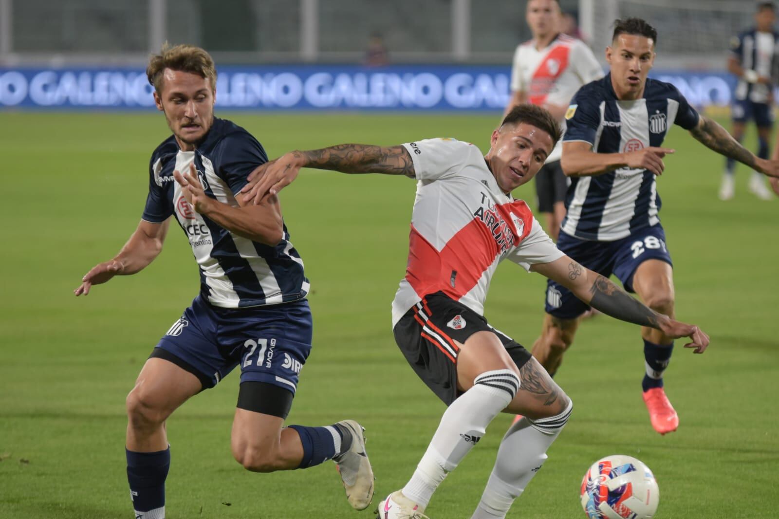 El Matador no aprovechó la ventaja y terminó perdiendo ante su gente. Fotos: Lucio Casalla/ElDdoce.tv.