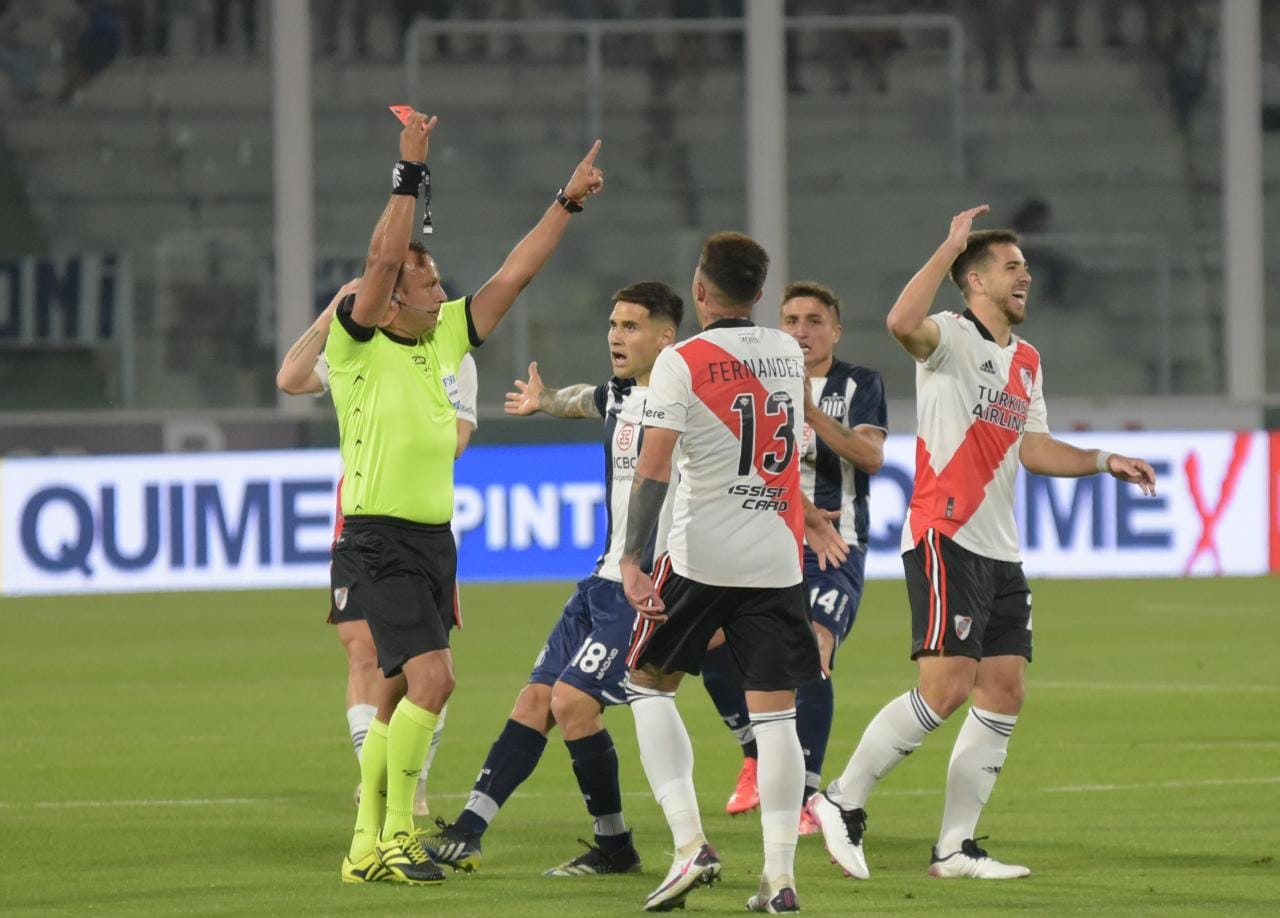 El Matador no aprovechó la ventaja y terminó perdiendo ante su gente. Fotos: Lucio Casalla/ElDdoce.tv.