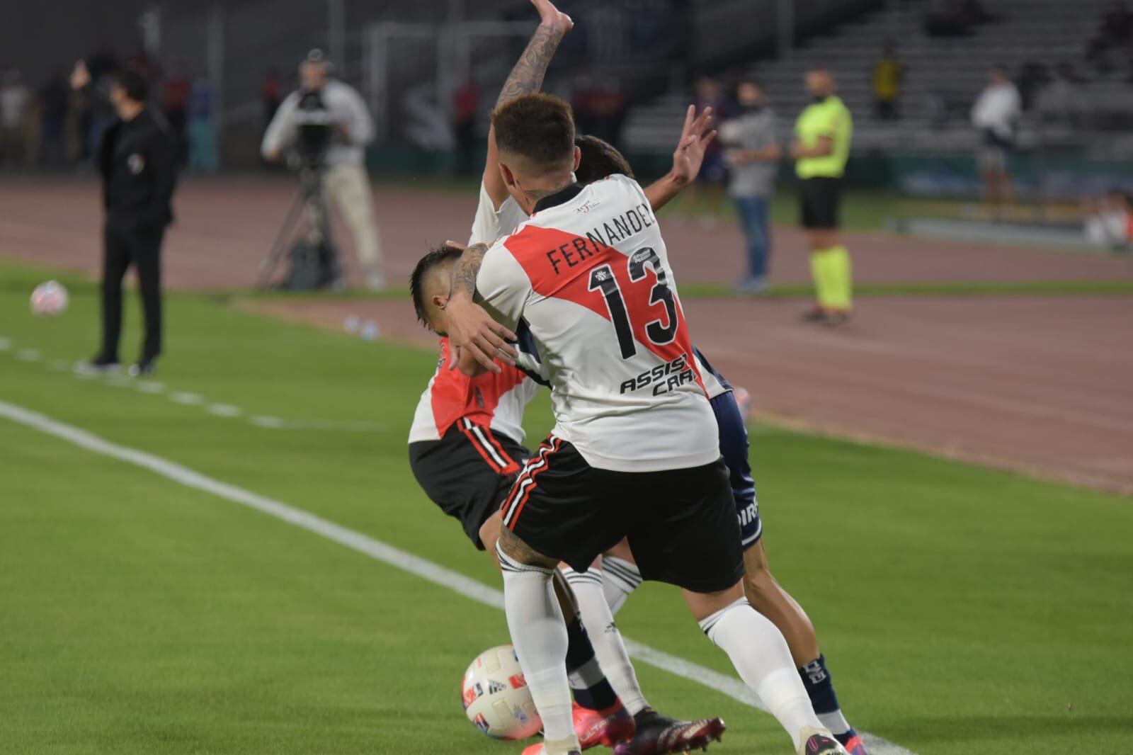 El Matador no aprovechó la ventaja y terminó perdiendo ante su gente. Fotos: Lucio Casalla/ElDdoce.tv.