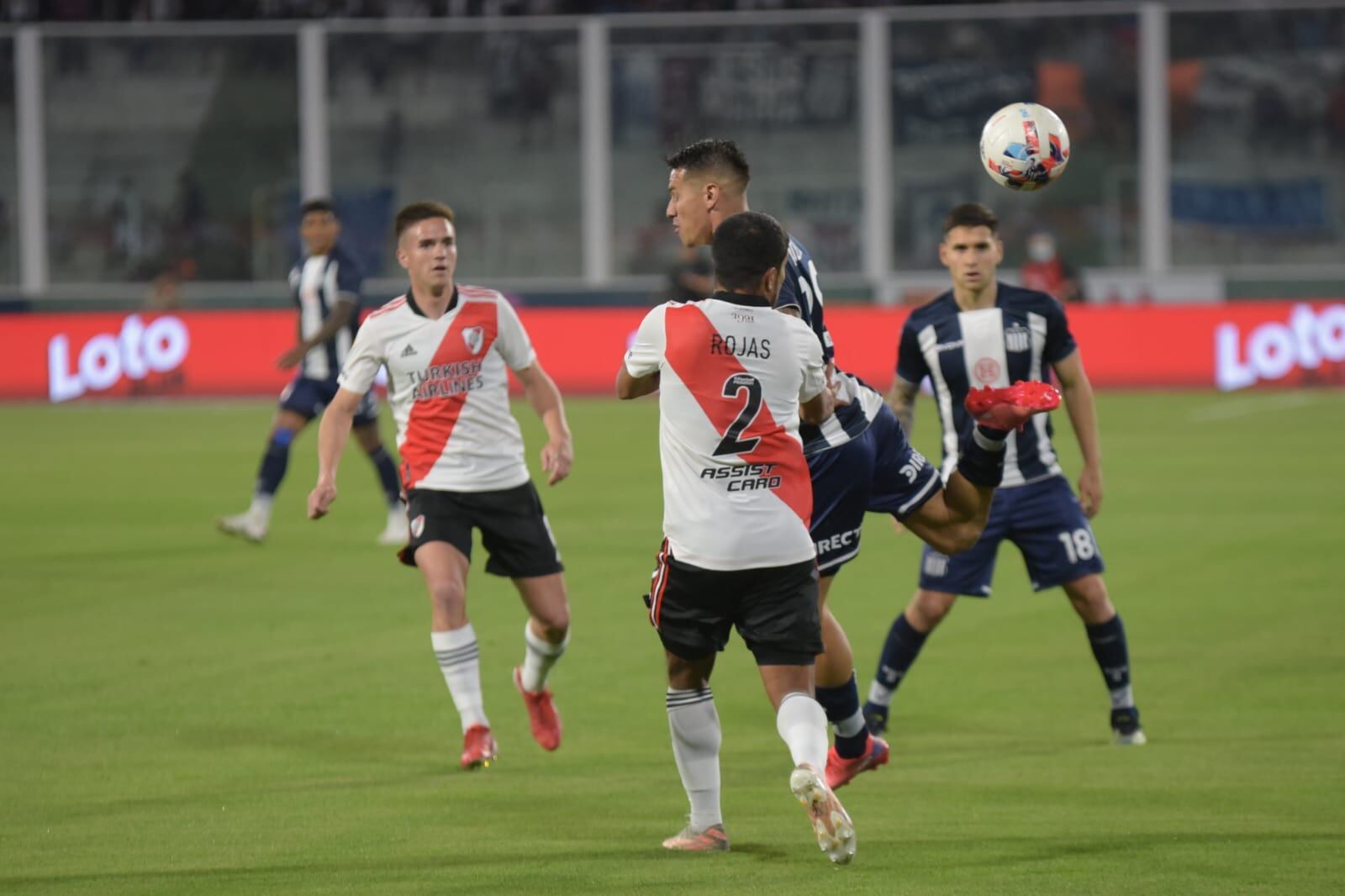 El Matador no aprovechó la ventaja y terminó perdiendo ante su gente. Fotos: Lucio Casalla/ElDdoce.tv.