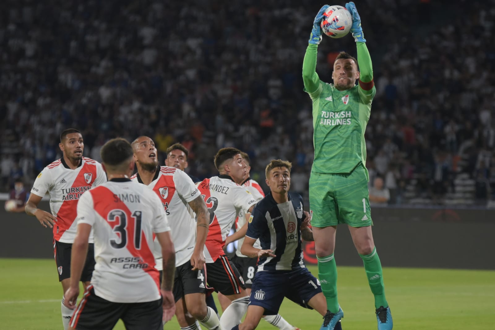 El Matador no aprovechó la ventaja y terminó perdiendo ante su gente. Fotos: Lucio Casalla/ElDdoce.tv.