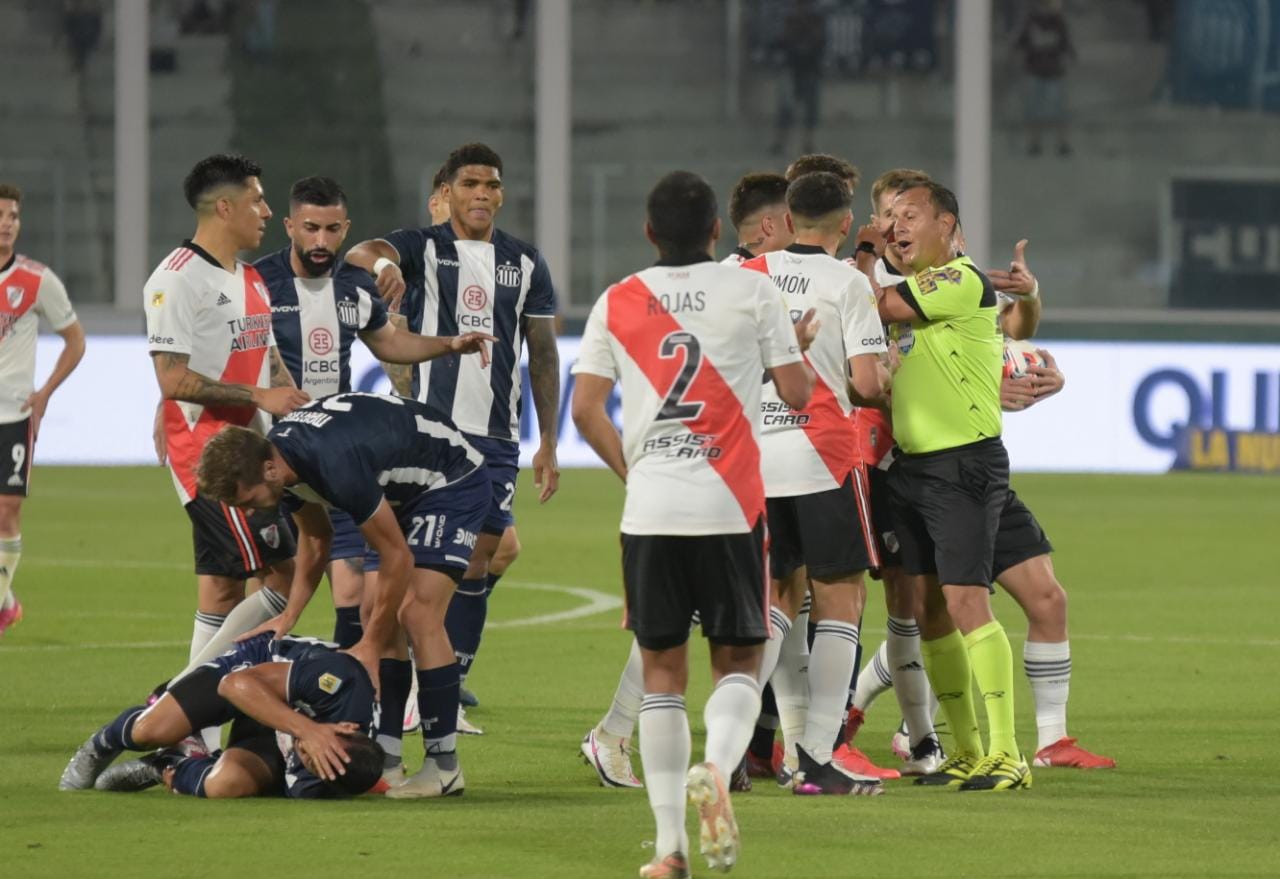 El Matador no aprovechó la ventaja y terminó perdiendo ante su gente. Fotos: Lucio Casalla/ElDdoce.tv.