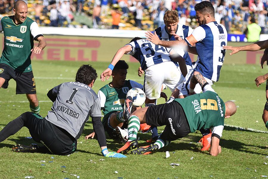 El Matador tuvo chances claras, pero no pudo convertir. Foto: Lucio Casalla / ElDoce.tv