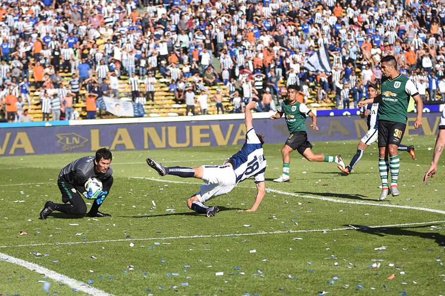 El Matador tuvo chances claras, pero no pudo convertir. Foto: Lucio Casalla / ElDoce.tv