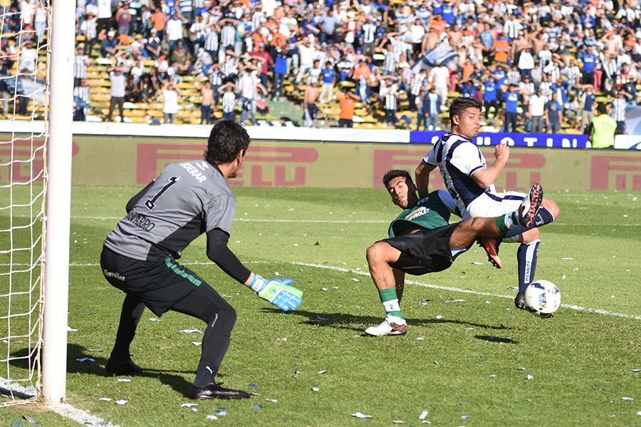 El Matador tuvo chances claras, pero no pudo convertir. Foto: Lucio Casalla / ElDoce.tv