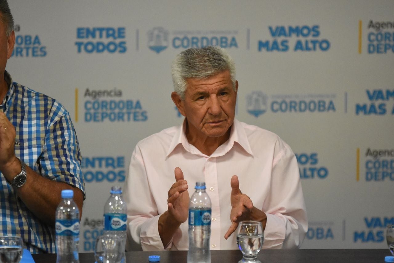 El Matador y sus compañeros del 78 fueron reconocidos en el estadio que lleva su nombre. Foto: Lucio Casalla / ElDoce.tv.