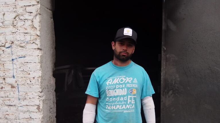 El mecánico sufrió quemaduras de primer y segundo grado.