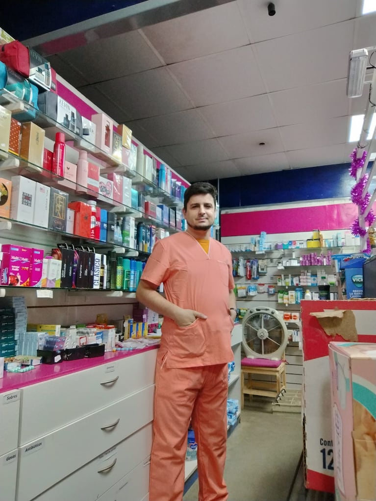 El médico hizo su carrera mientras trabajaba en una farmacia de Córdoba.