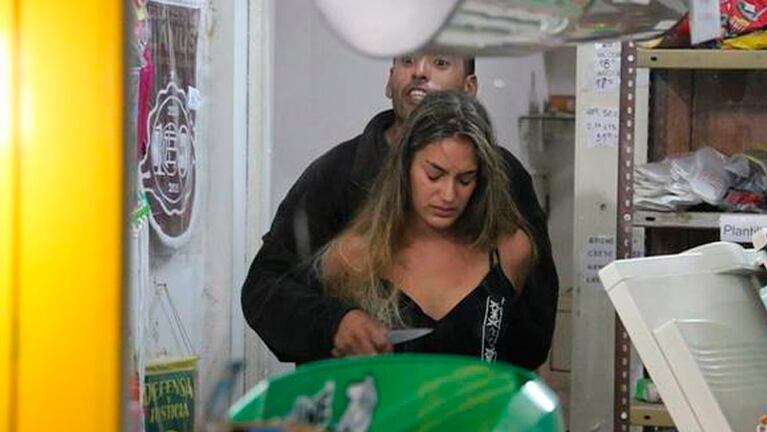 El mendocino amenazaba con un cuchillo a la joven empleada. 