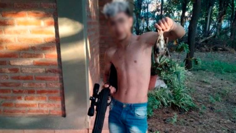 El menor de 15 años posaba en Facebook con un arma.