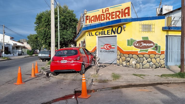 El menor de edad se incrustó contra un negocio. Foto: Emmanuel Cuestas / ElDoce.