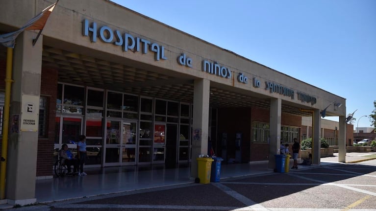 El menor fue asistido en el hospital tras la caída en el puente Yapeyú.