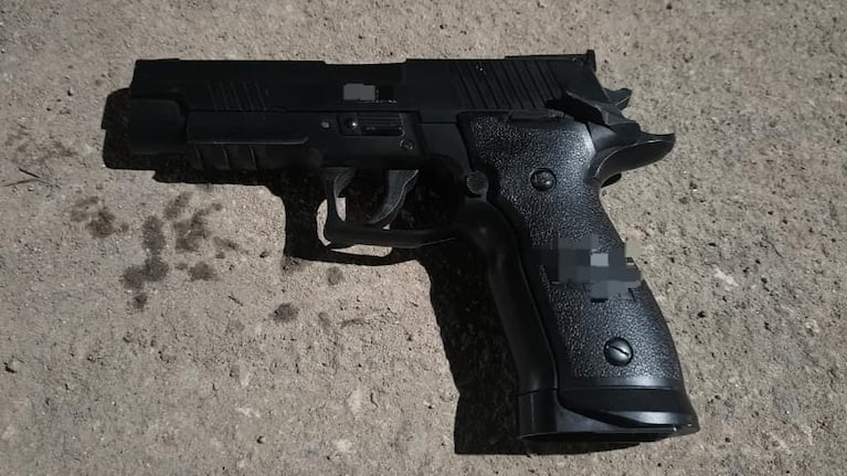El menor fue detenido con un arma de fuego.