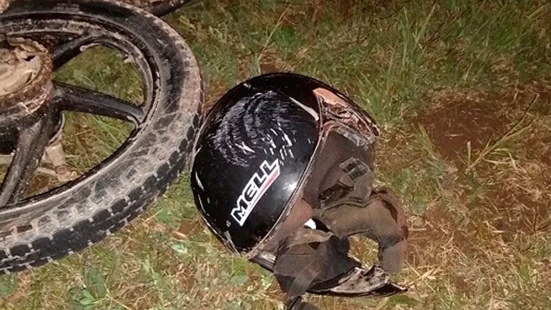 El menor llevaba casco, pero no alcanzó para salvarle la vida. / Foto: Policía de Córdoba