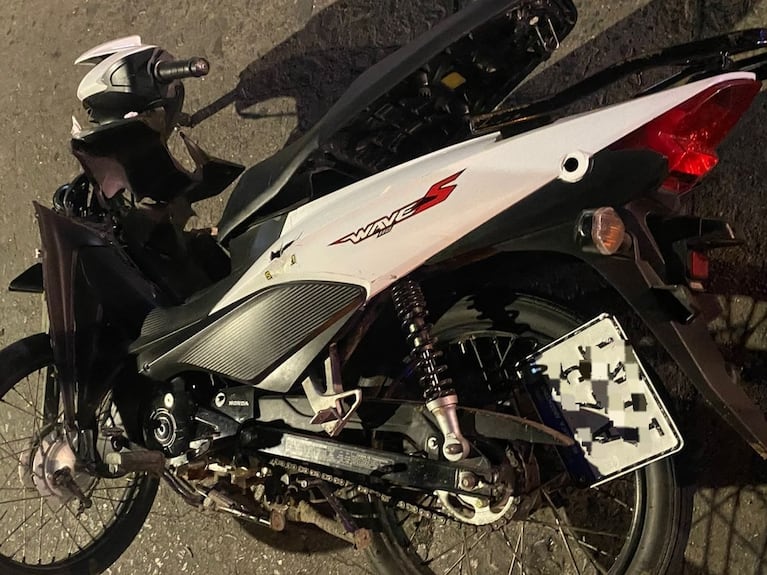 El menor quedó detenido tras chocar con otro auto.