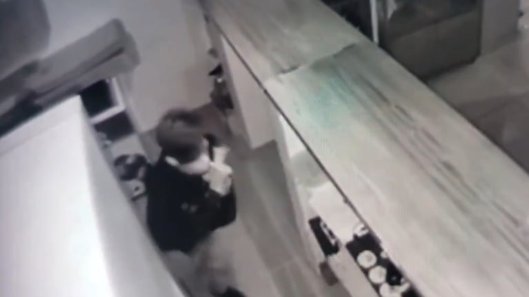El menor se llevó una computadora pero fue detenido.