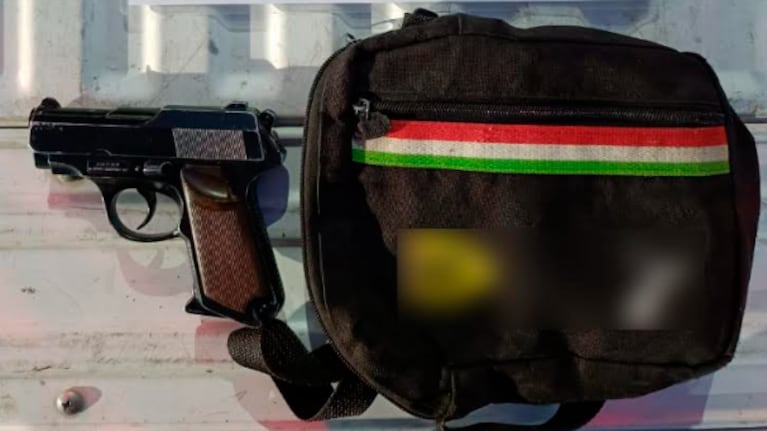 El menor tenía el arma entre sus pertenencias.
