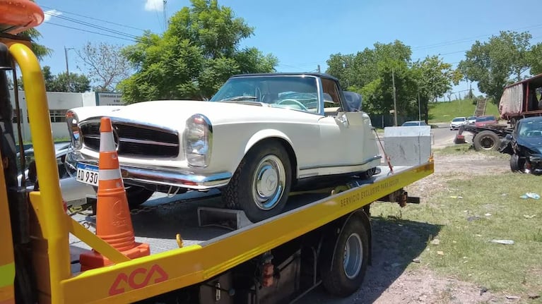 El Mercedes-Benz quedó destruido luego de la serie de choques.