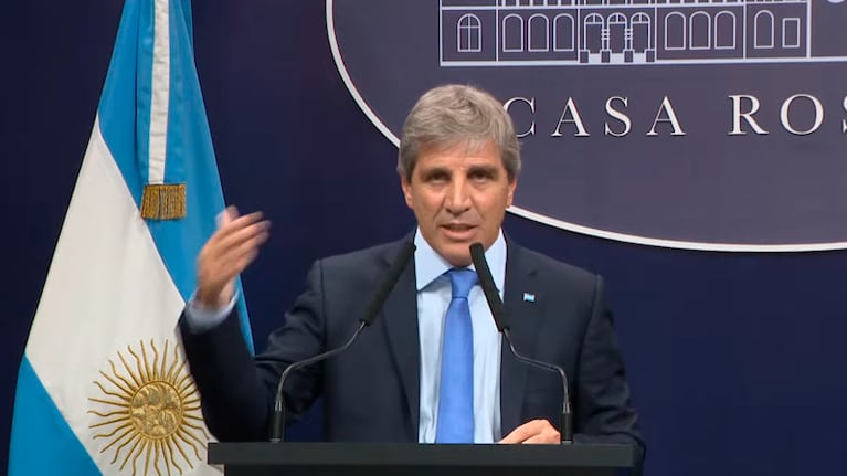El ministro Caputo anunció el final del cepo cambiario.