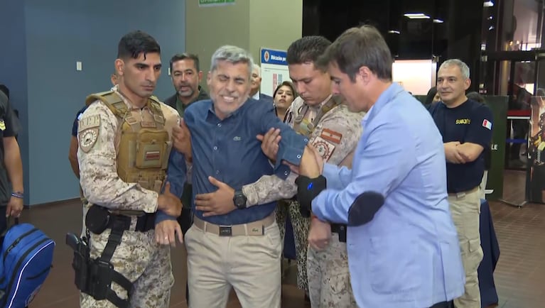 El ministro, en el instante que sintió la descarga en su brazo.